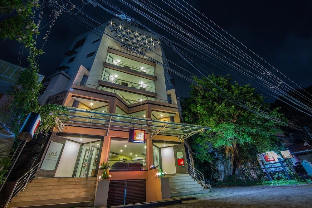 Hotel Treebo Trend Time Square Marine Drive Kochi Exteriér fotografie