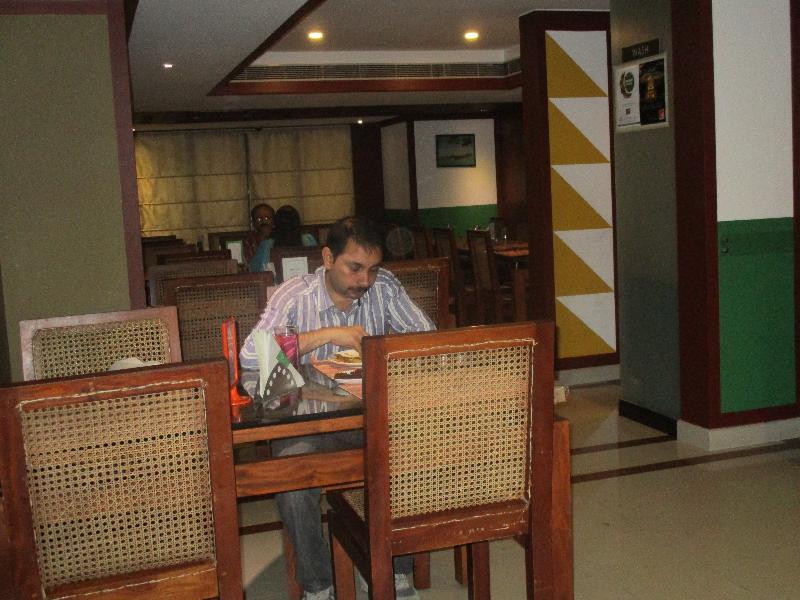 Hotel Treebo Trend Time Square Marine Drive Kochi Exteriér fotografie