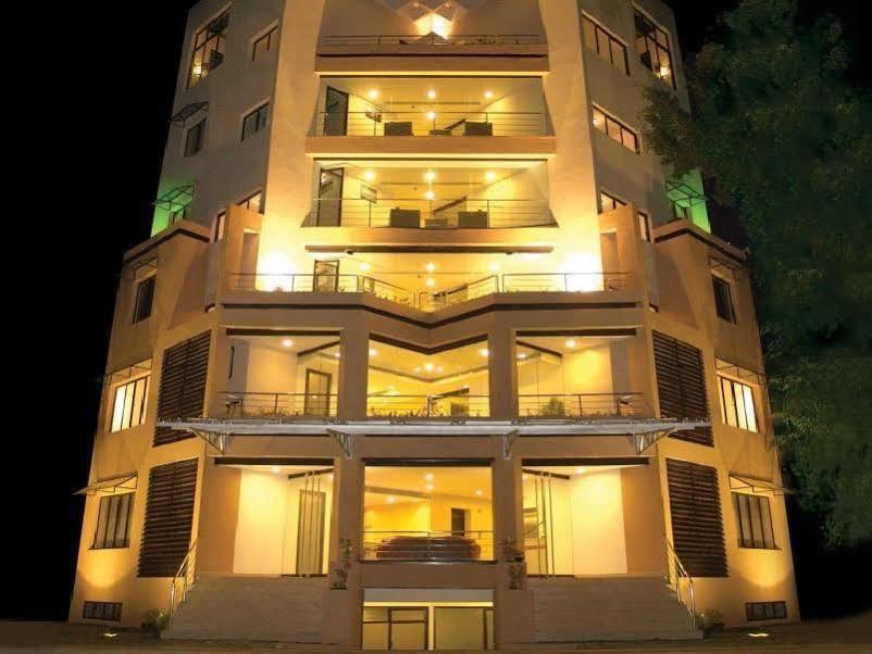 Hotel Treebo Trend Time Square Marine Drive Kochi Exteriér fotografie